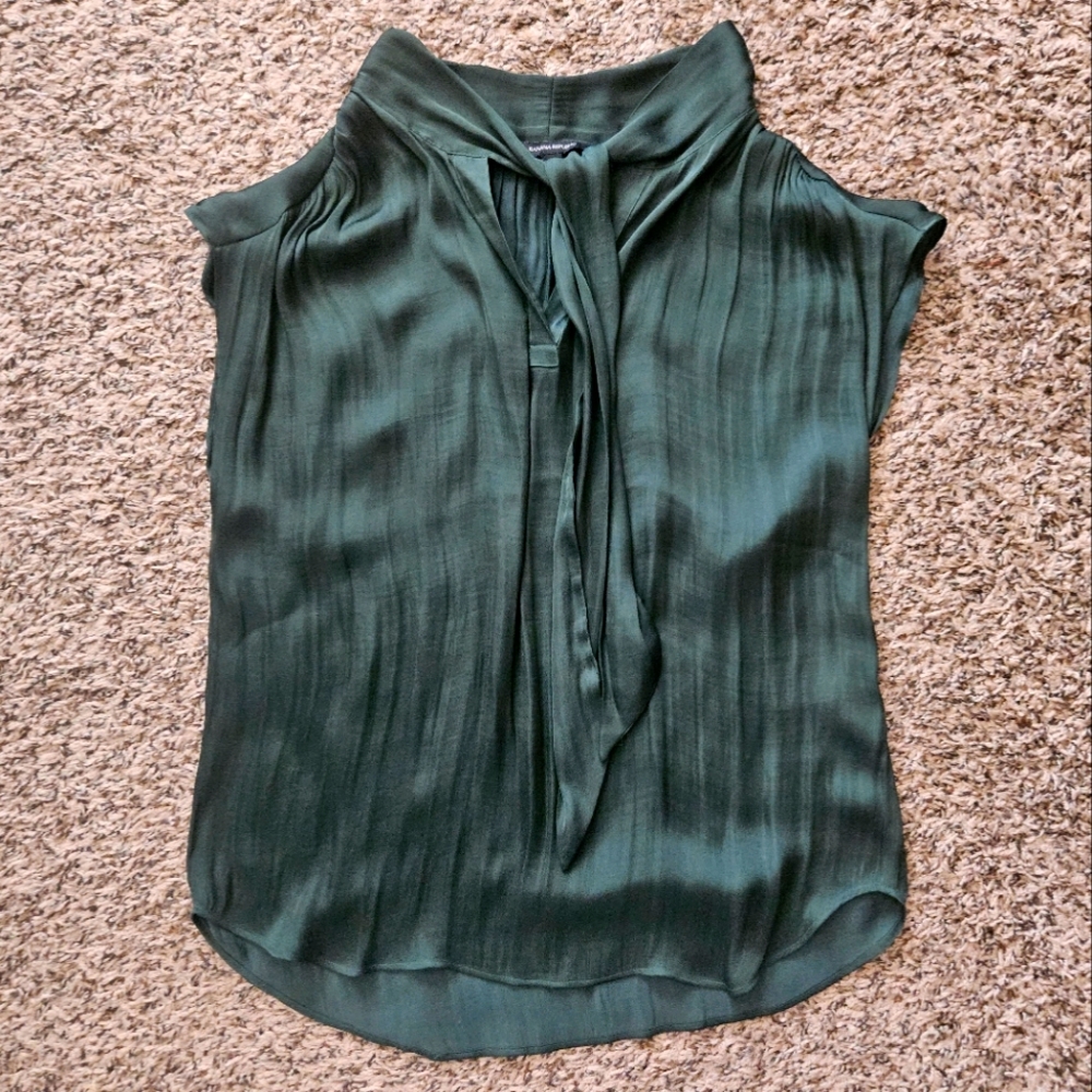 Banana Republic Tie-Neck Blouse Size Small